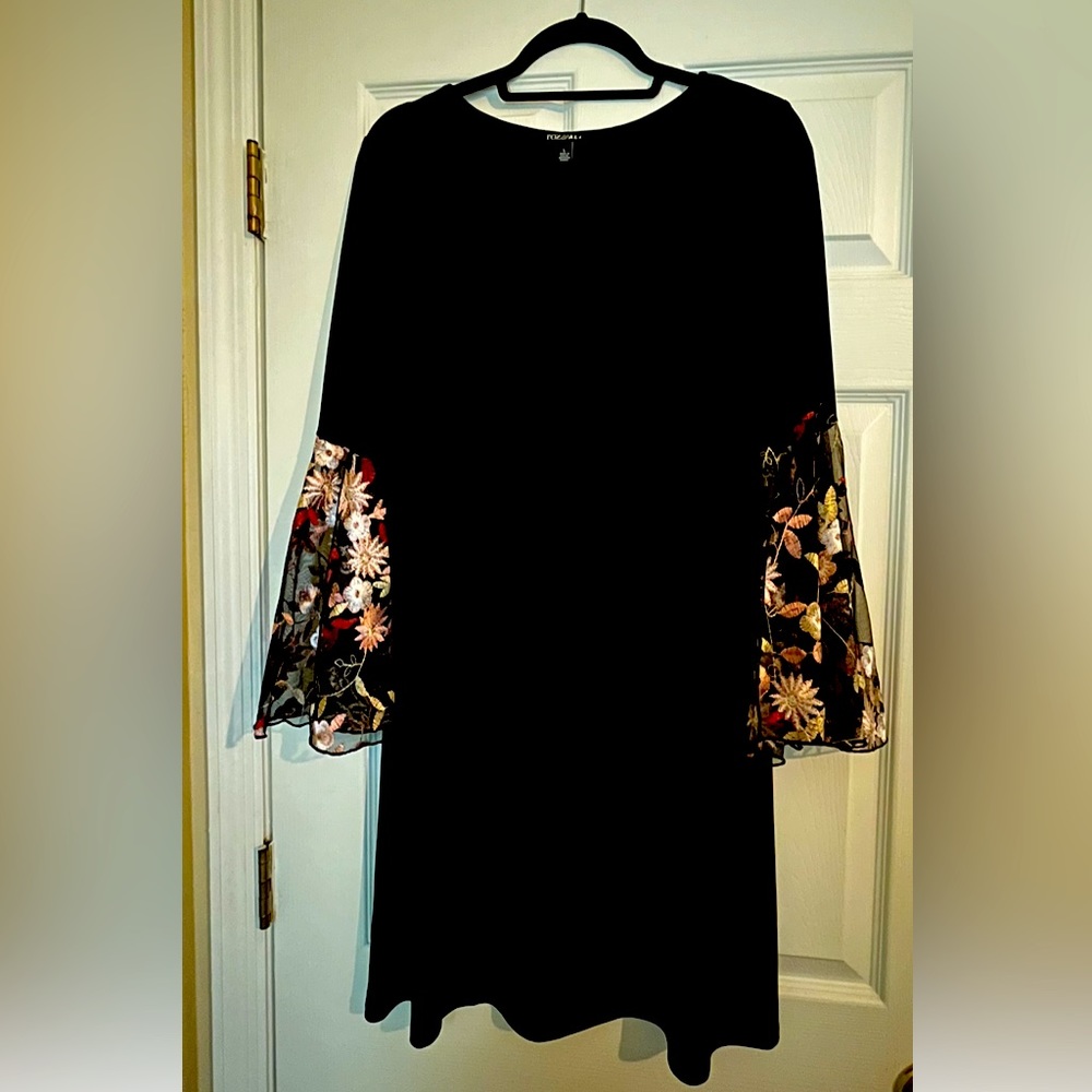 New - Beautiful Roz & Ali Black Dress With Embroidered Bell Sleeves - Size Large